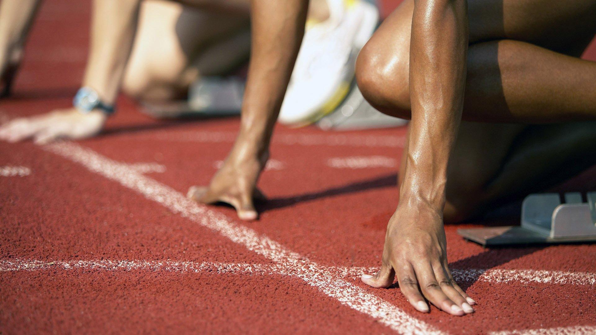 老梁说球，国足战术困局引热议，球迷戏言需绝地大师点拨唤醒绿茵原力